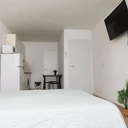 Piso Con Piscina Comunitaria