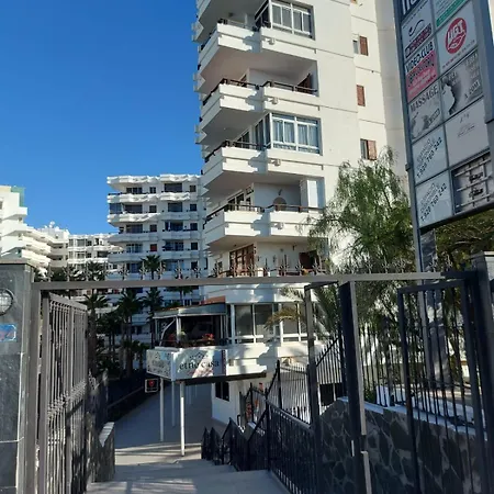 Piso Con Piscina Comunitaria *