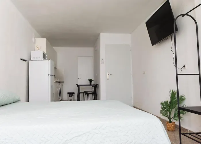 Piso Con Piscina Comunitaria
